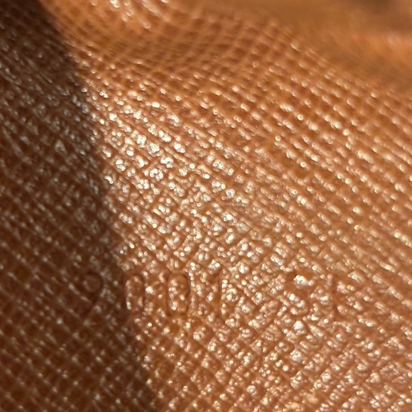 Louis Vuitton Dunube Crossbody - Picture 8 of 14